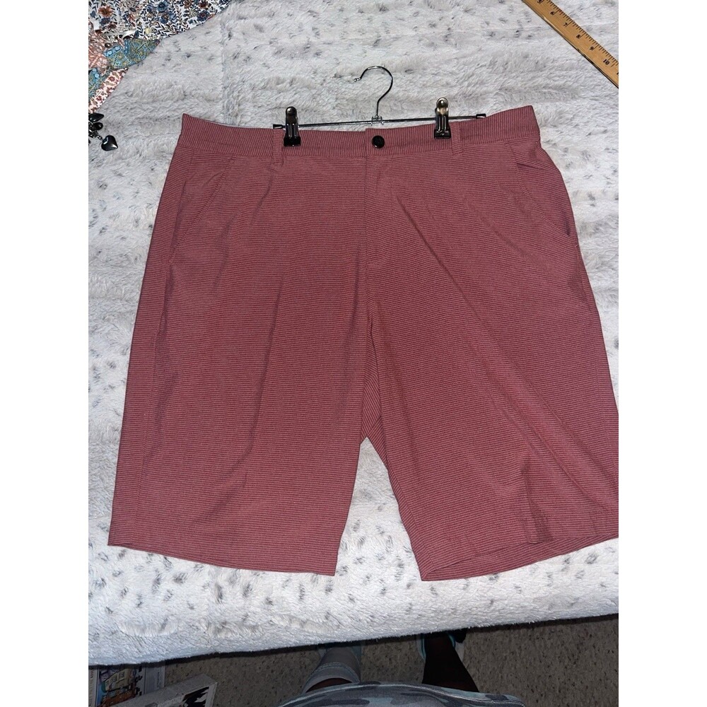 Puma Lightweight Flat Front Chino Golf Shorts. Red Stripe, Men's Size 38. EUC!!